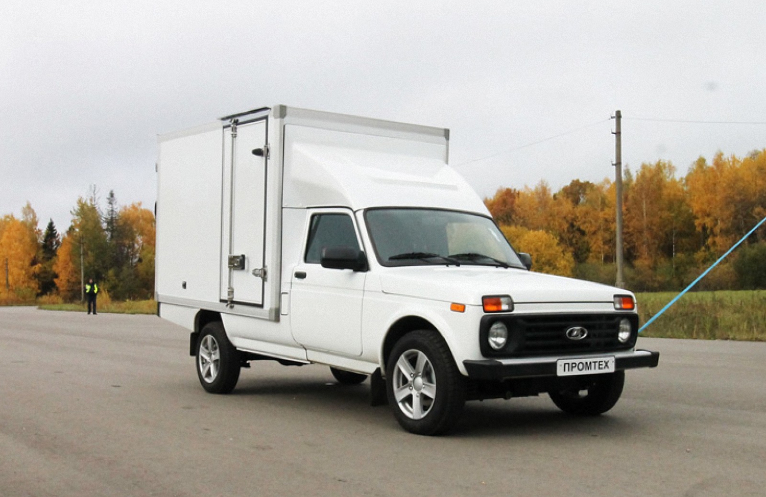 Промтоварный фургон Lada Niva Prima — фото 2